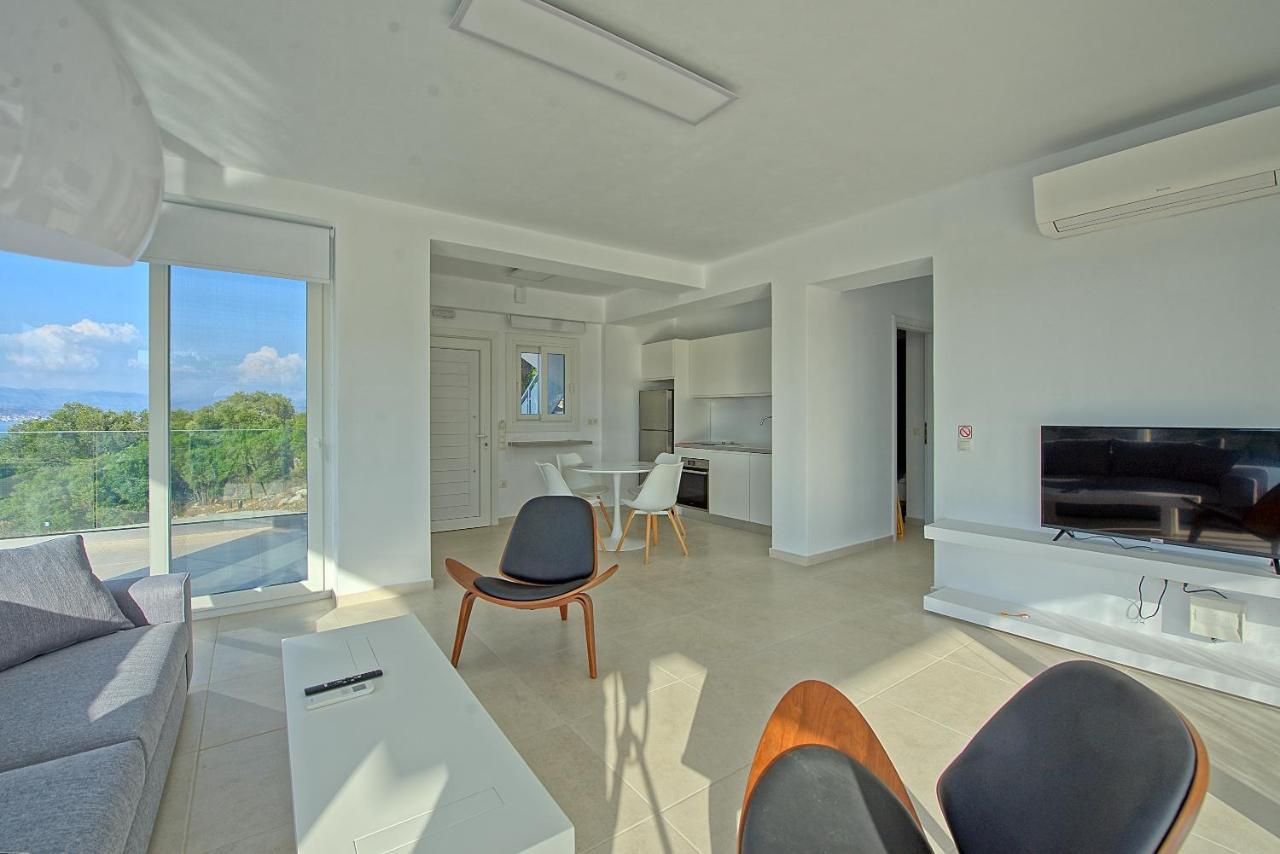 Villa Nafsika By Posarellivillas